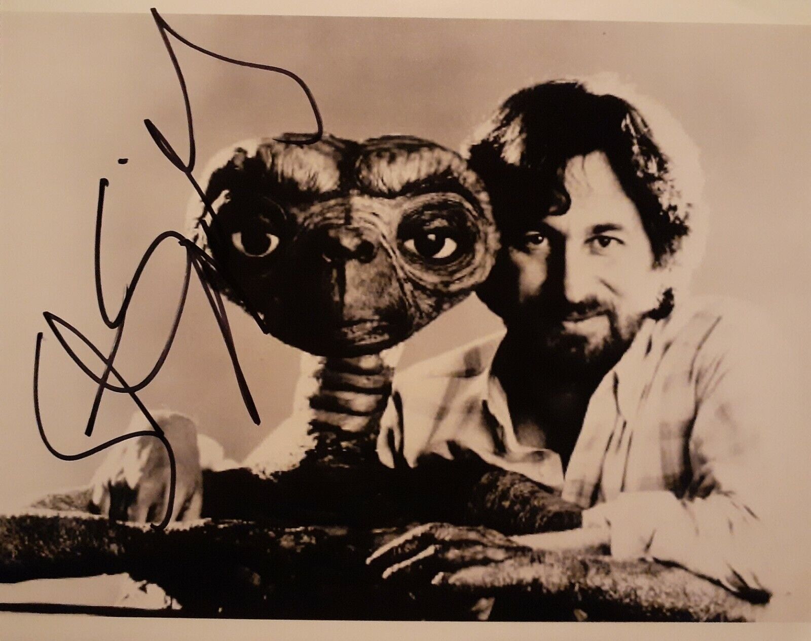 Steven Spielberg signed 8x10