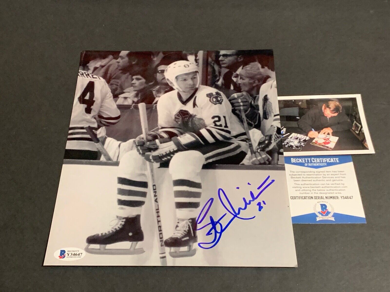 Stan Mikita Chicago Blackhawks Autographed Signed 8x10 Beckett COA c