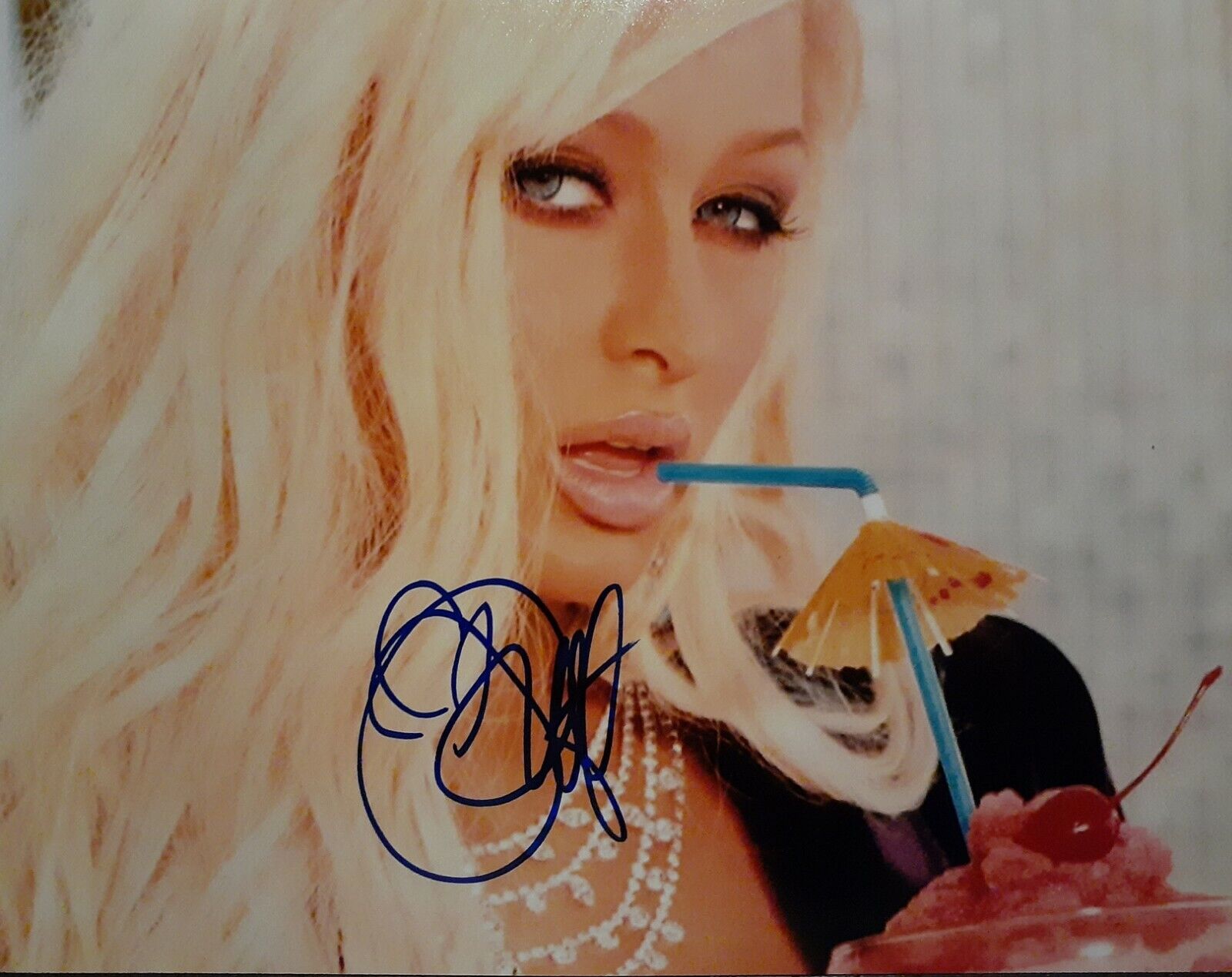 Paris Hilton signed 8x10