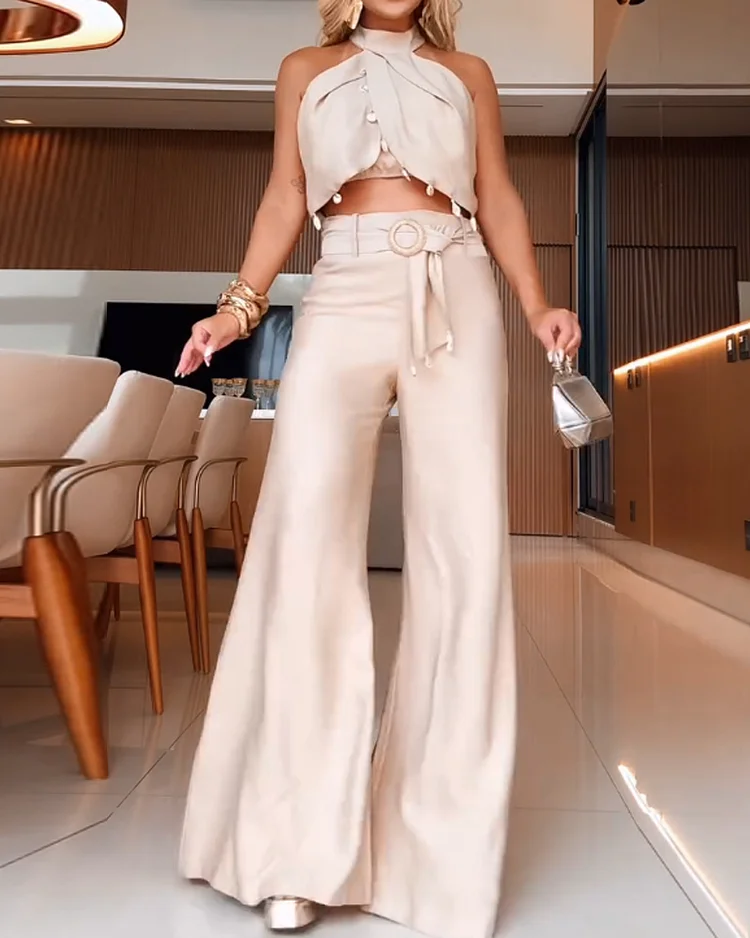 Sleeveless solid color two piece suit