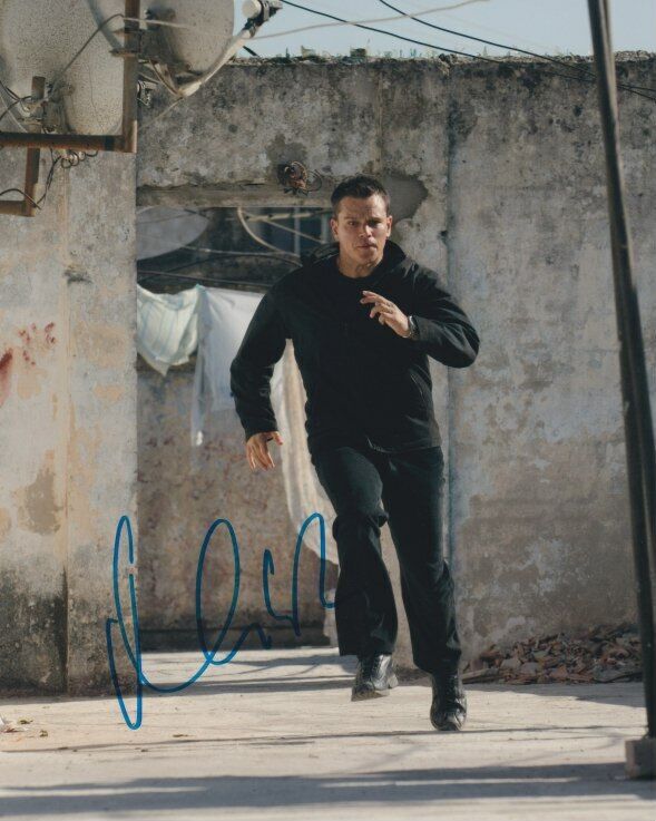 Matt Damon (The Bourne Identity) signed 8x10 Photo Poster painting