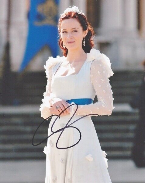 Emily Blunt Signed - Autographed Gulliver's Travels 8x10 inch Photo Poster painting