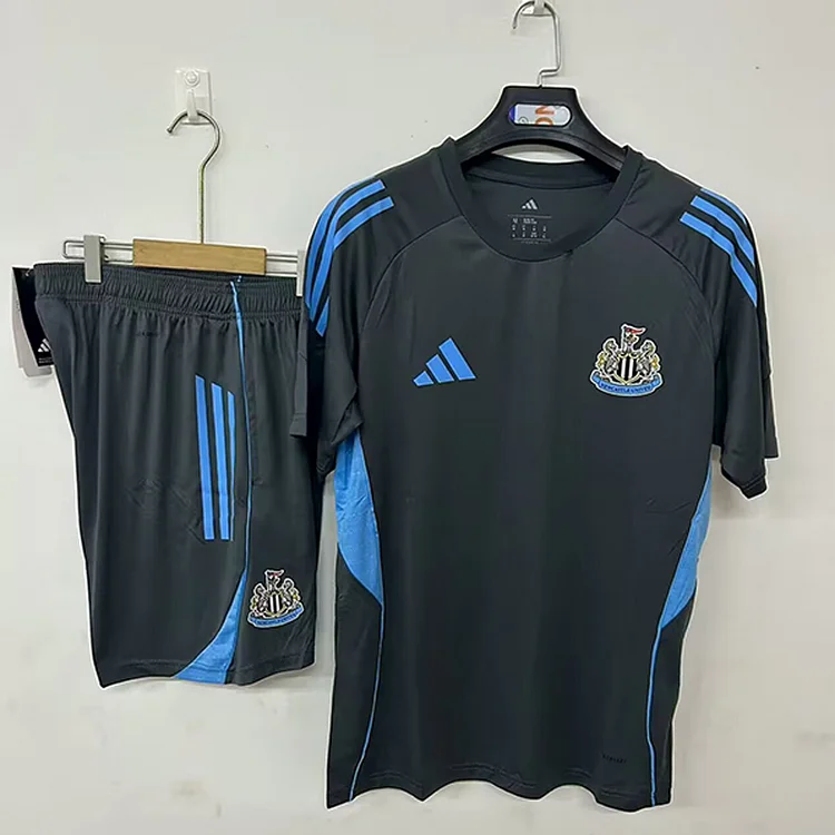 Newcastle United 25/26 Training Jersey【Top + Shorts】