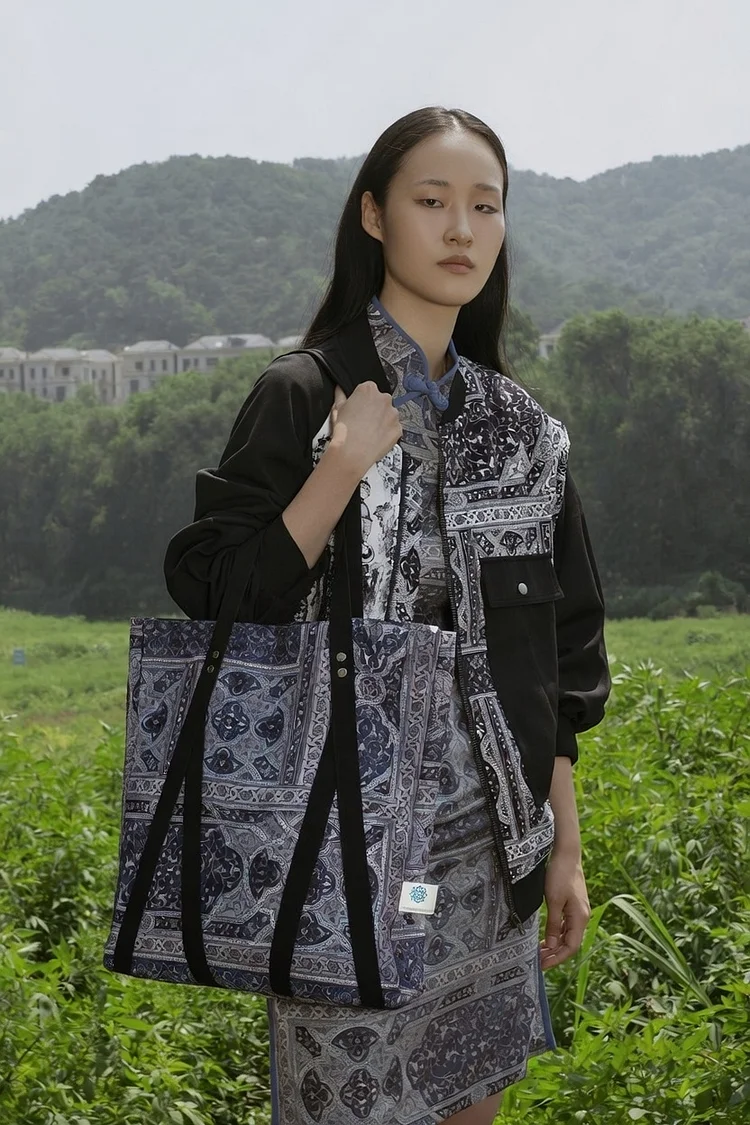 AGA KHAN MUSEUM X JUMA Shahnameh Tote Bag  - 3 Recycled Water Bottles - Black