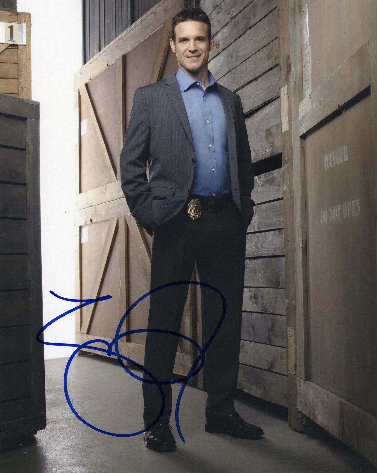 Eddie McClintock Warehouse 13 Pete Lattimer Signed 8x10 Photo Poster painting w/COA #11