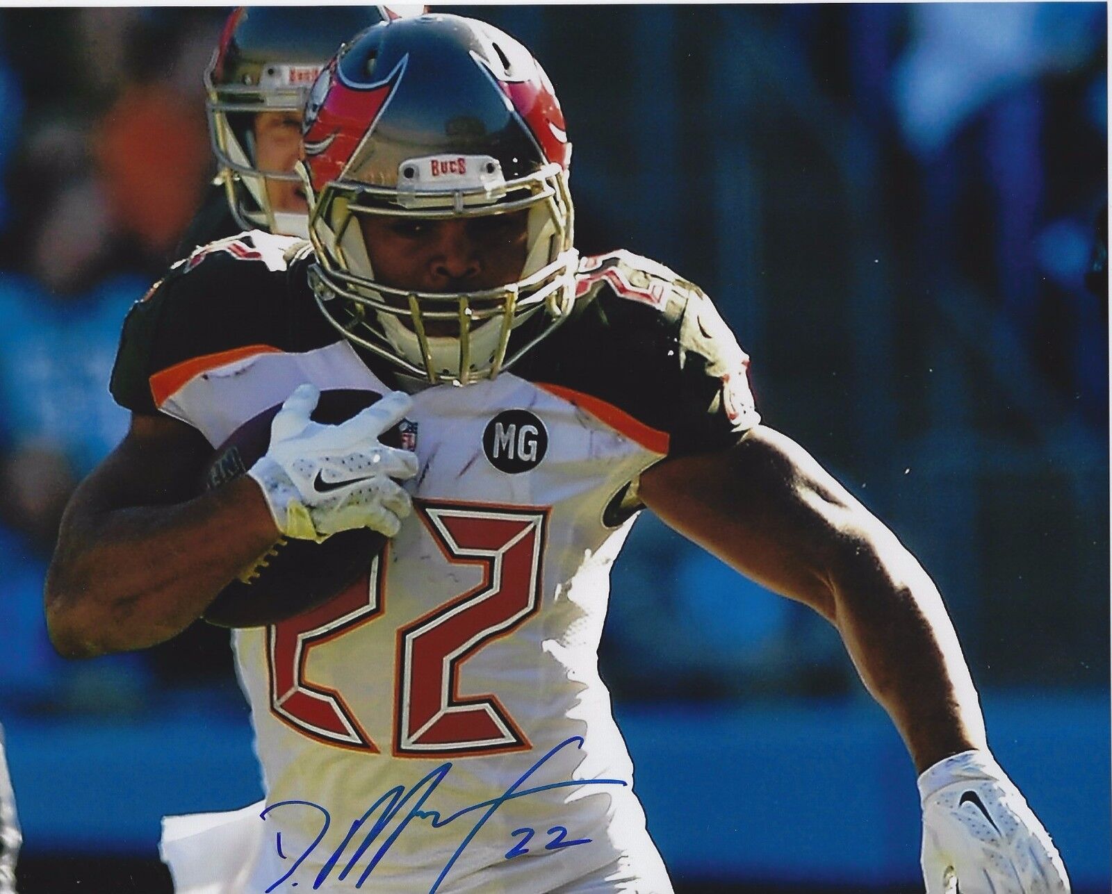 Autographed Doug Martin 8X10 Tampa Bay Buccaneers Photo Poster painting with COA