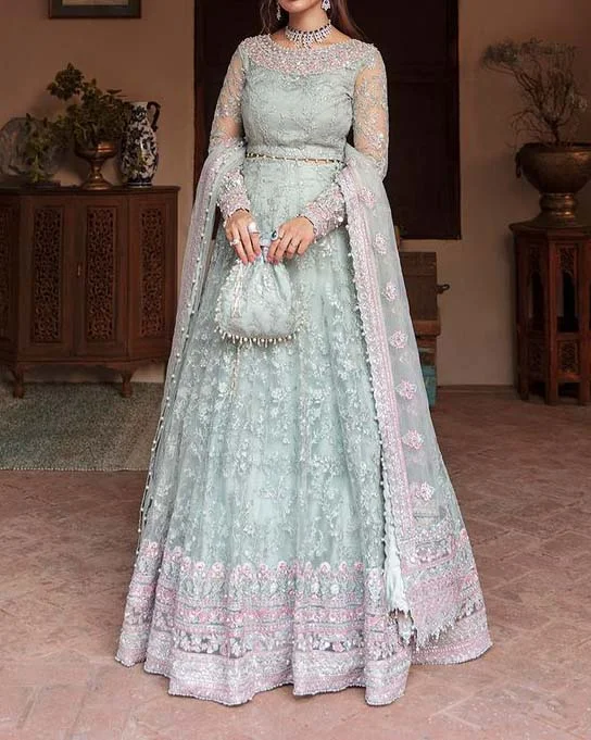 Stylish and elegant lace long sleeve dress