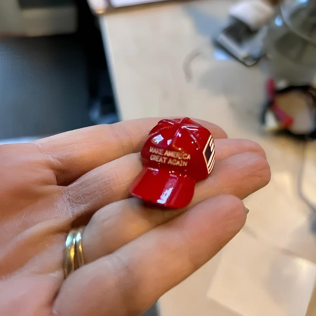 🦅"Make America Great Again"🗽 - Red Hat Keychain