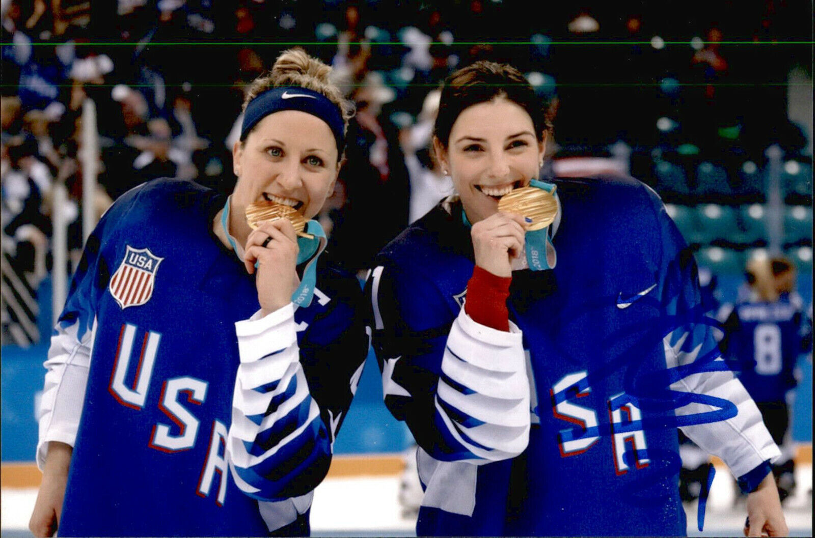 Hilary Knight SIGNED 4x6 Photo Poster painting TEAM USA WOMENS HOCKEY / OLYMPIC GOLD MEDAL #5