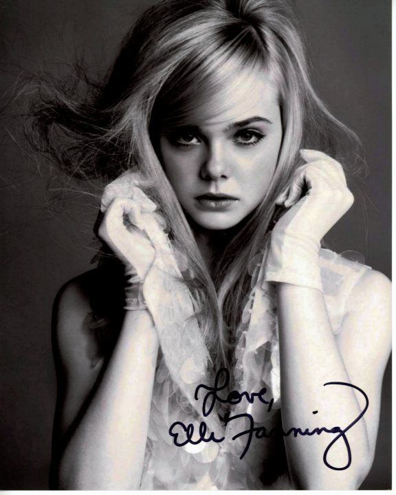 ELLE FANNING signed autographed 8x10 Photo Poster painting