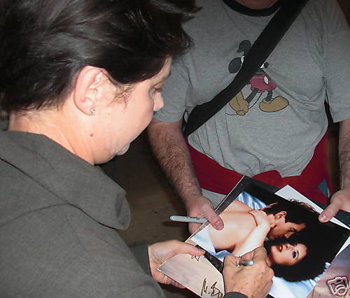 ISABELLA ROSSELLINI SIGNED BLUE VELVET 8X10 W/ PROOF