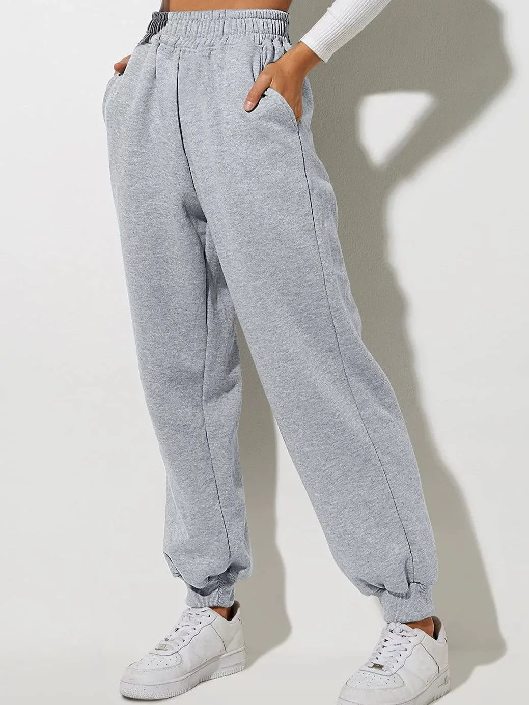 Brownm basic sweatpants with a loose cut