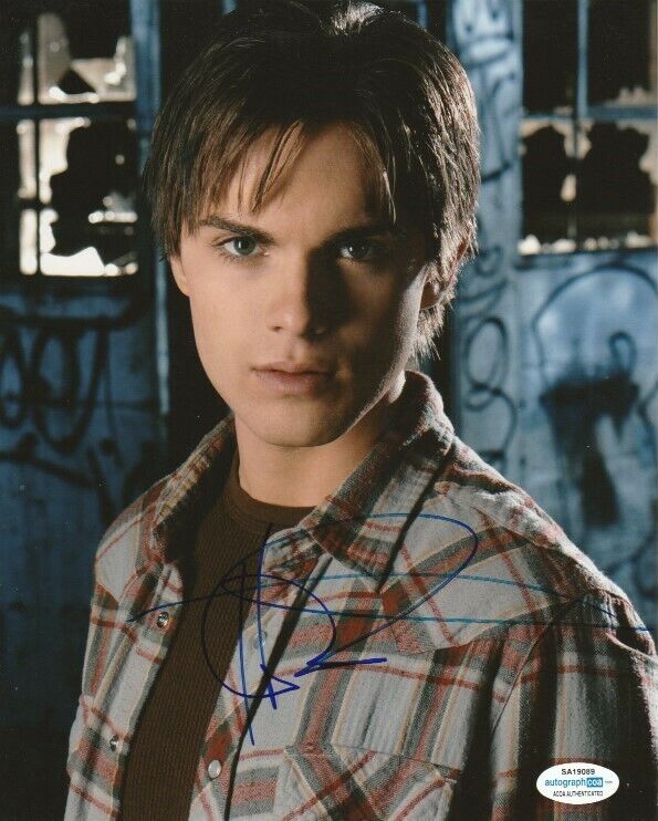 THOMAS DEKKER SIGNED 8x10 Photo Poster painting #1 TERMINATOR SARAH CONNOR CHRONICLES ACOA PROOF