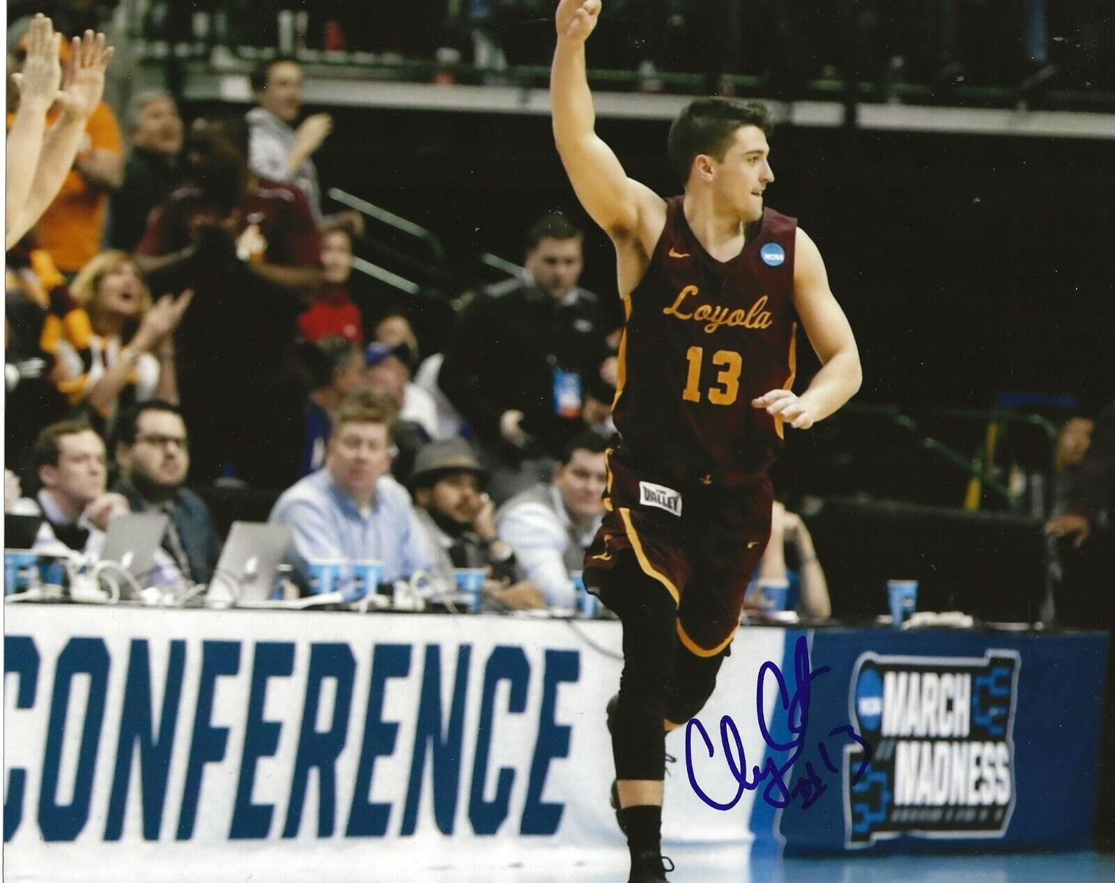 Clayton Custer signed Loyola Ramblers 8x10 Photo Poster painting autographed Final Four