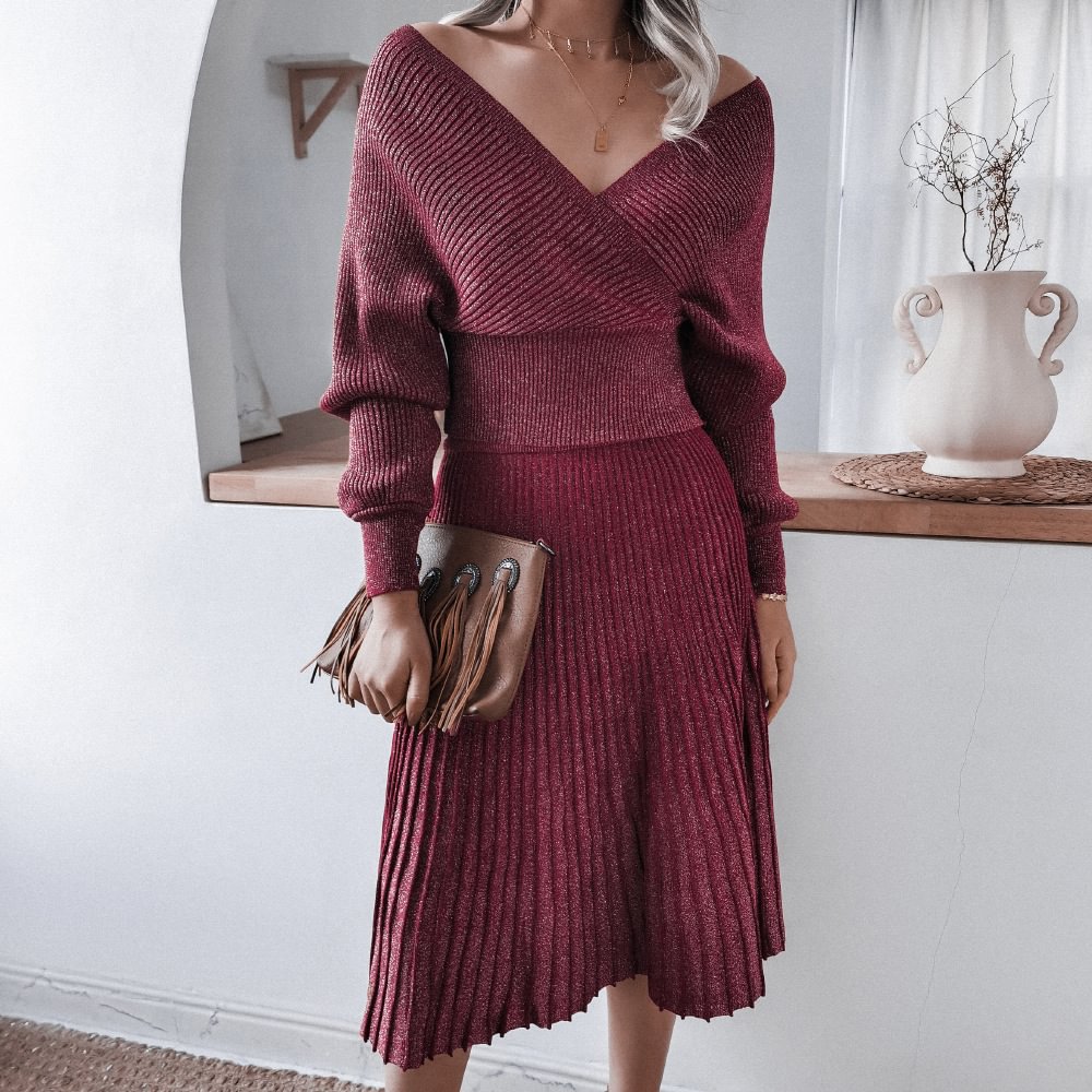 Casual pleated skirt with bright silk knit two-piece set
