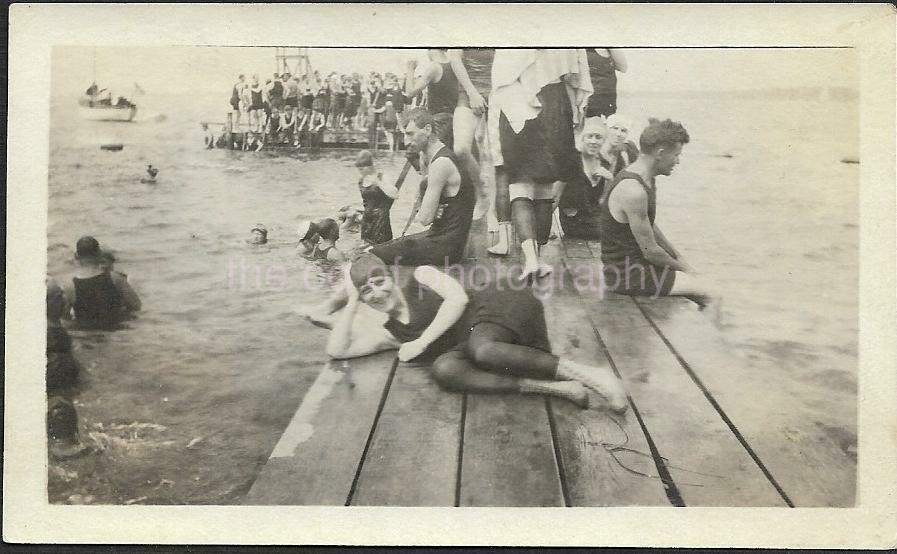 Found ANTIQUE Photo Poster paintingGRAPH bw A DAY AT THE BEACH Original VINTAGE JD 110 7 S