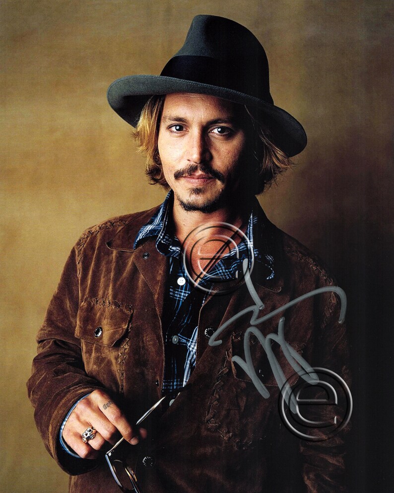 Johnny Depp Autographed Signed Photo Poster painting 8 x 10 print Photo Poster painting picture poster wall art autograph