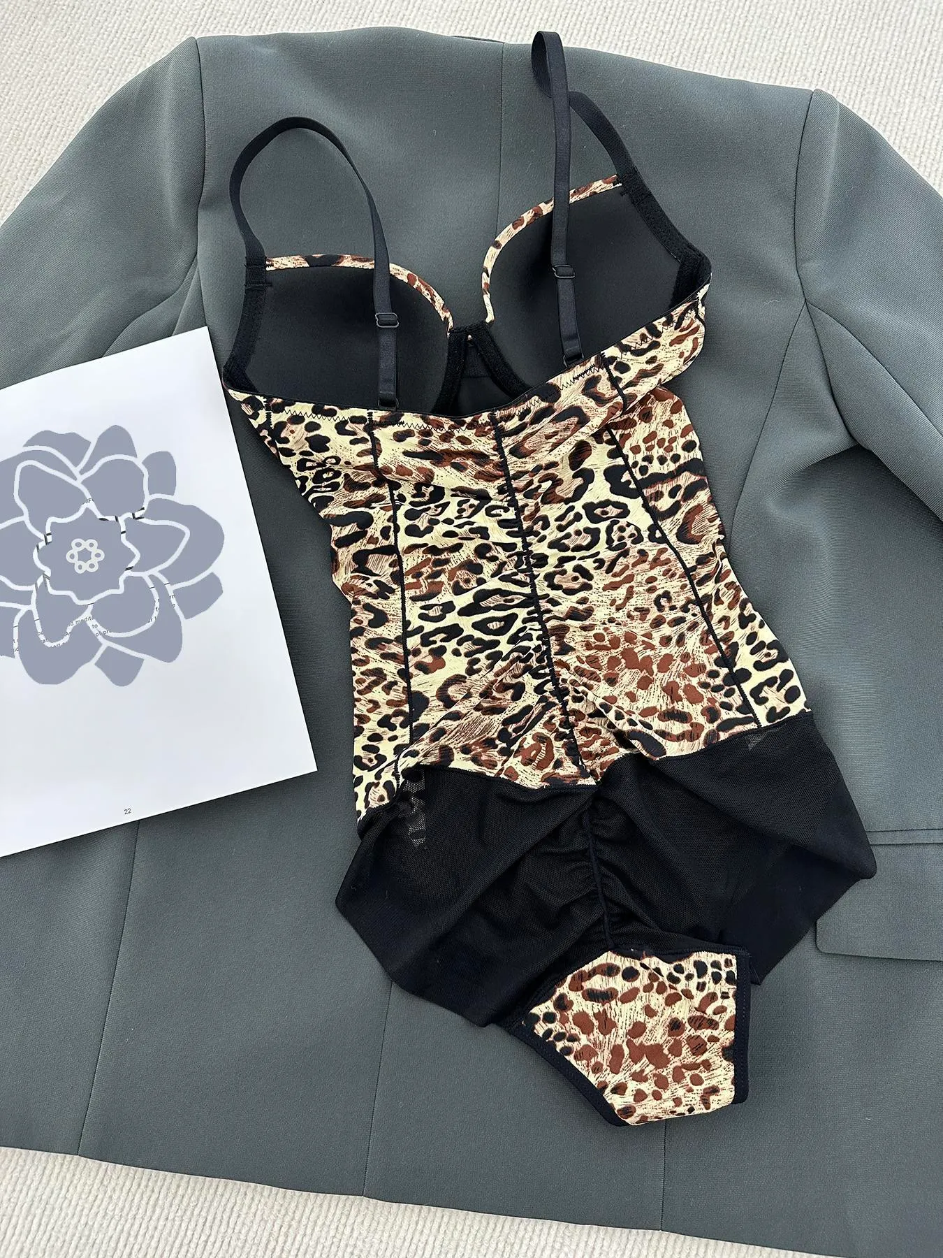 Stylish Leopard Print Cami Bra for All Seasons, Body Shaping Shapewear Bodysuit with Tight Fit, Casual Underwear for Layering and Stylish Leopard Print Cami Bra for All Seasons, Body Shaping Shapewear Bodysuit with Tight Fit, Casual Underwear for Layering and