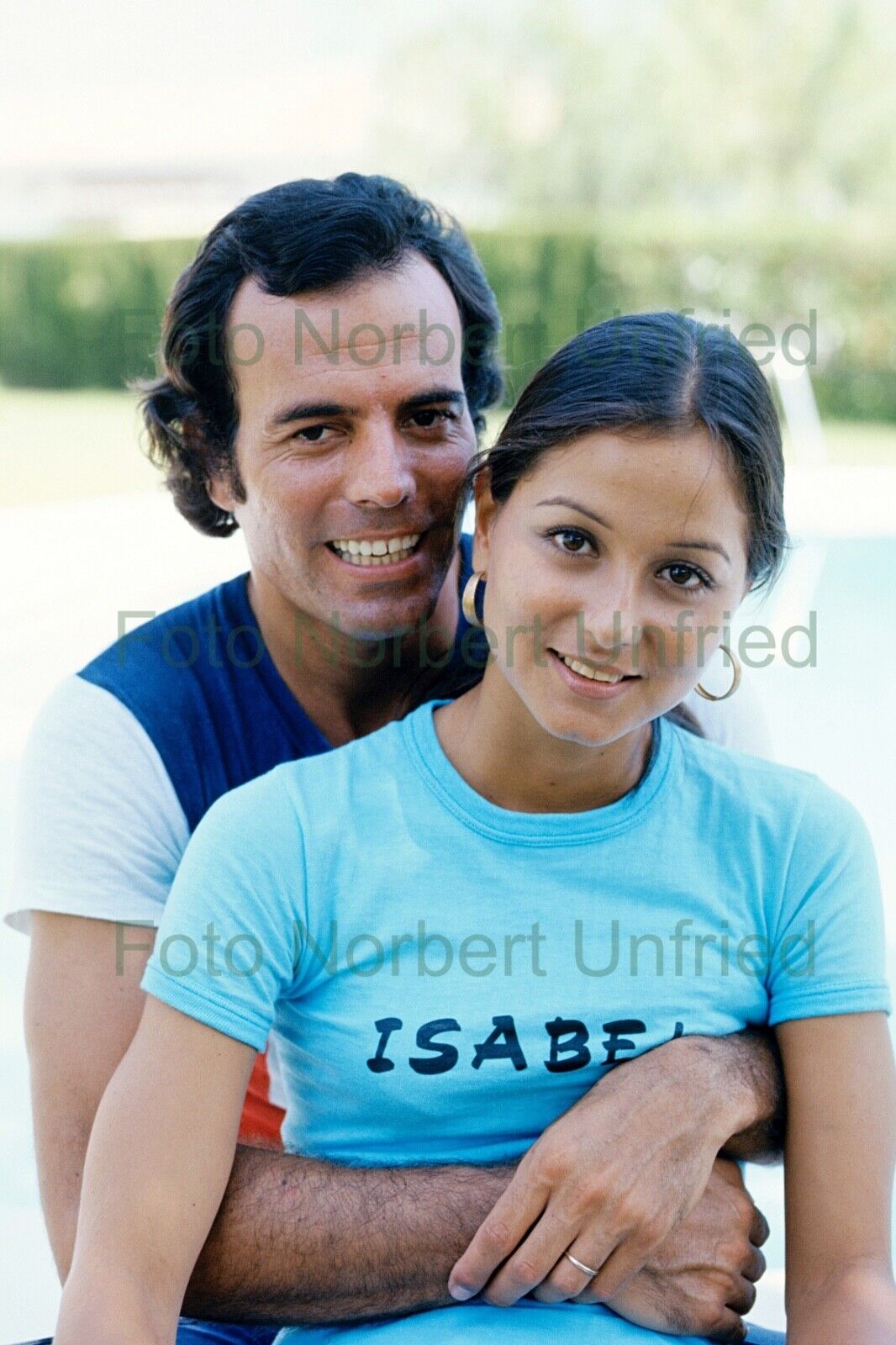 Julio Iglesias - Isabel Preysler - 20 X 30 CM Photo Poster painting Not Signed Nr 2-7