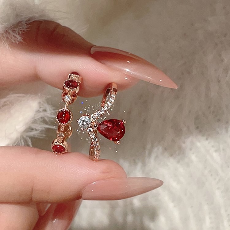 Pictorial Lady Ruby Ring KERENTILA