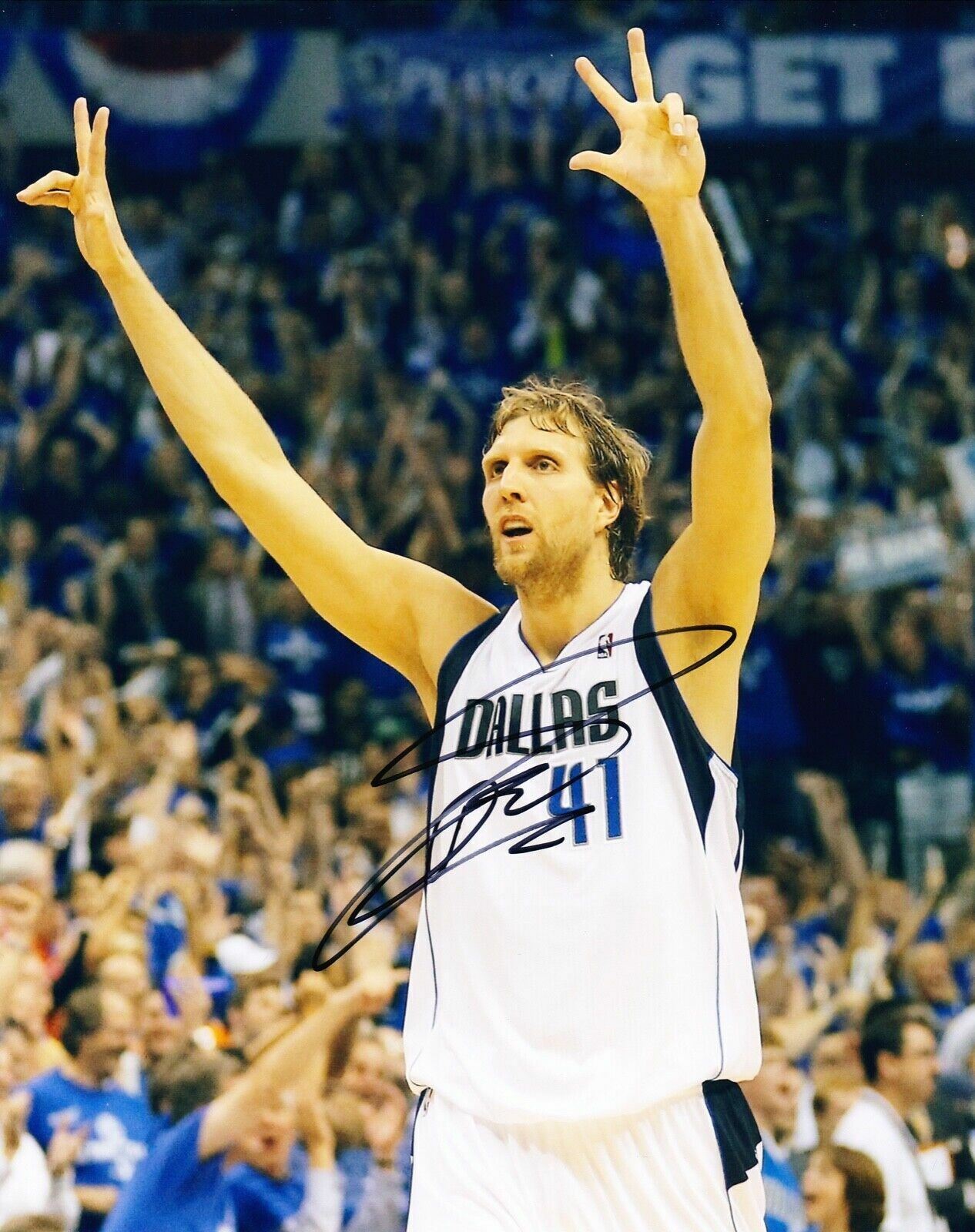 Dirk Nowitzki SIGNED 10X8 Photo Poster painting Dallas Mavericks AFTAL COA (D)