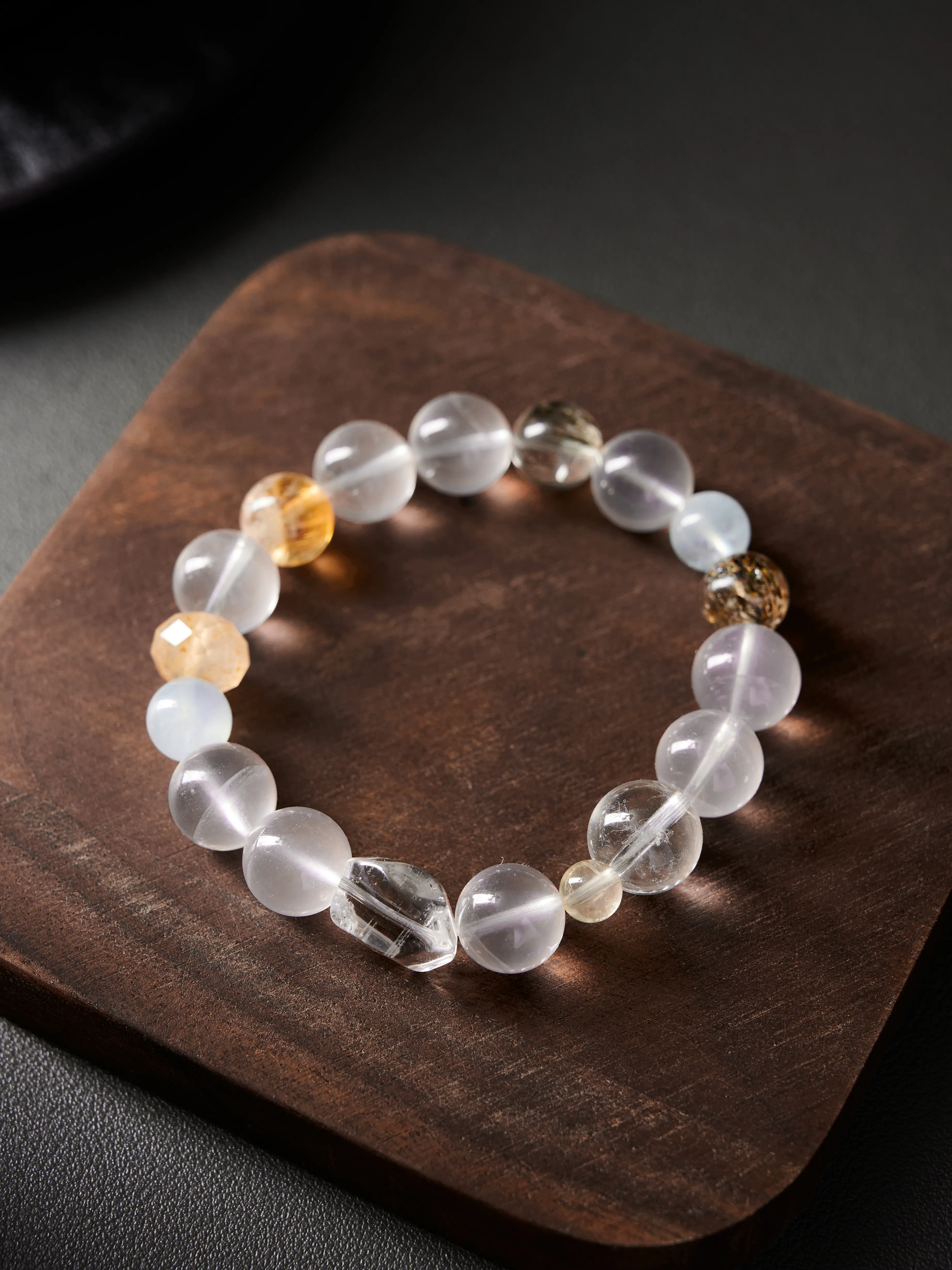 AvigJewelry aquamarine and clear quartz handcrafted bracelet, elastic 16–18 cm — full flat-lay top view