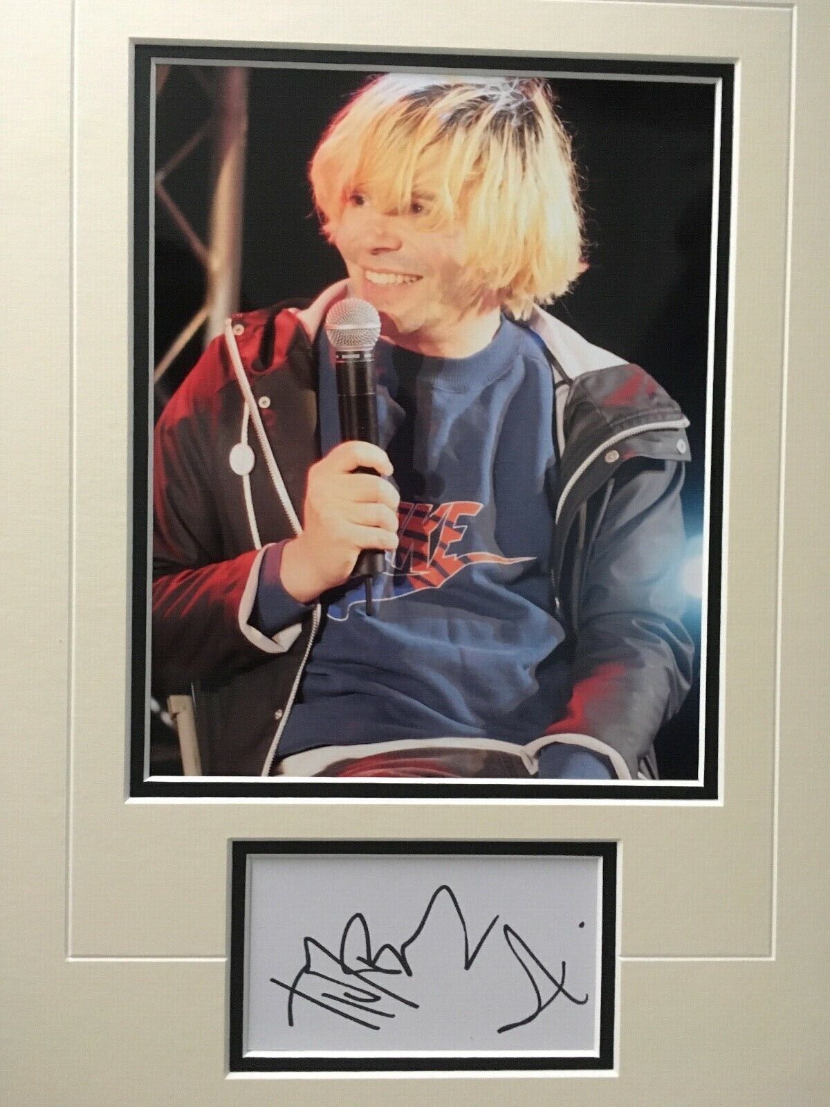 TIM BURGESS - THE CHARLATANS BAND MEMBER - BRILLIANT SIGNED Photo Poster painting DISPLAY