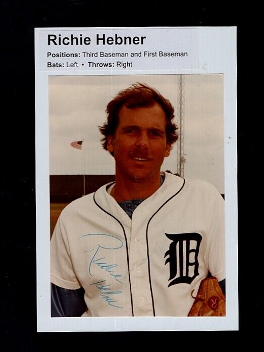 1980-82 RICHIE HEBNER-DETROIT TIGERS AUTOGRAPHED COLOR SEMI-GLOSS 4X6 Photo Poster painting