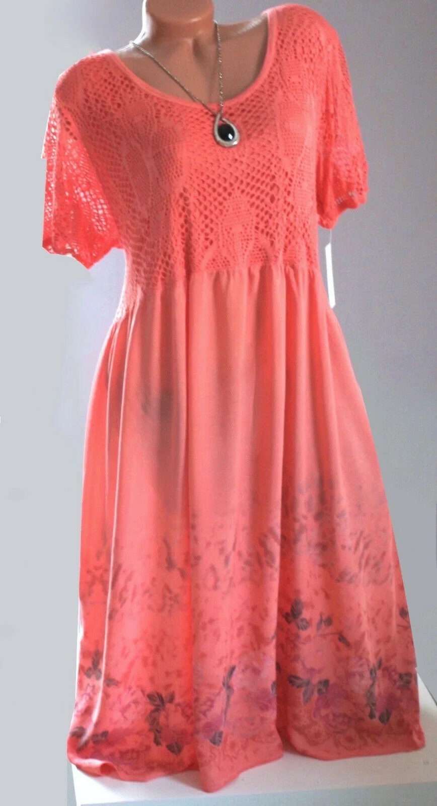 Women Half Sleeve V-neck Solid Color Dress