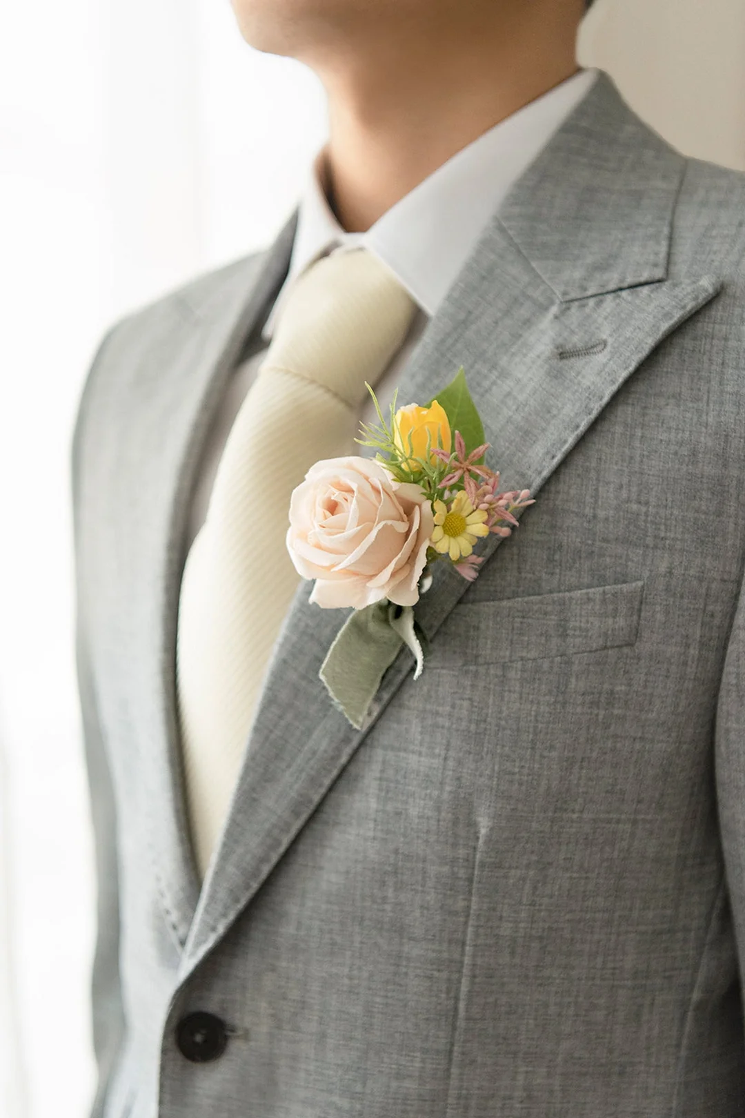 Boutonnieres in Nude & French Yellow
