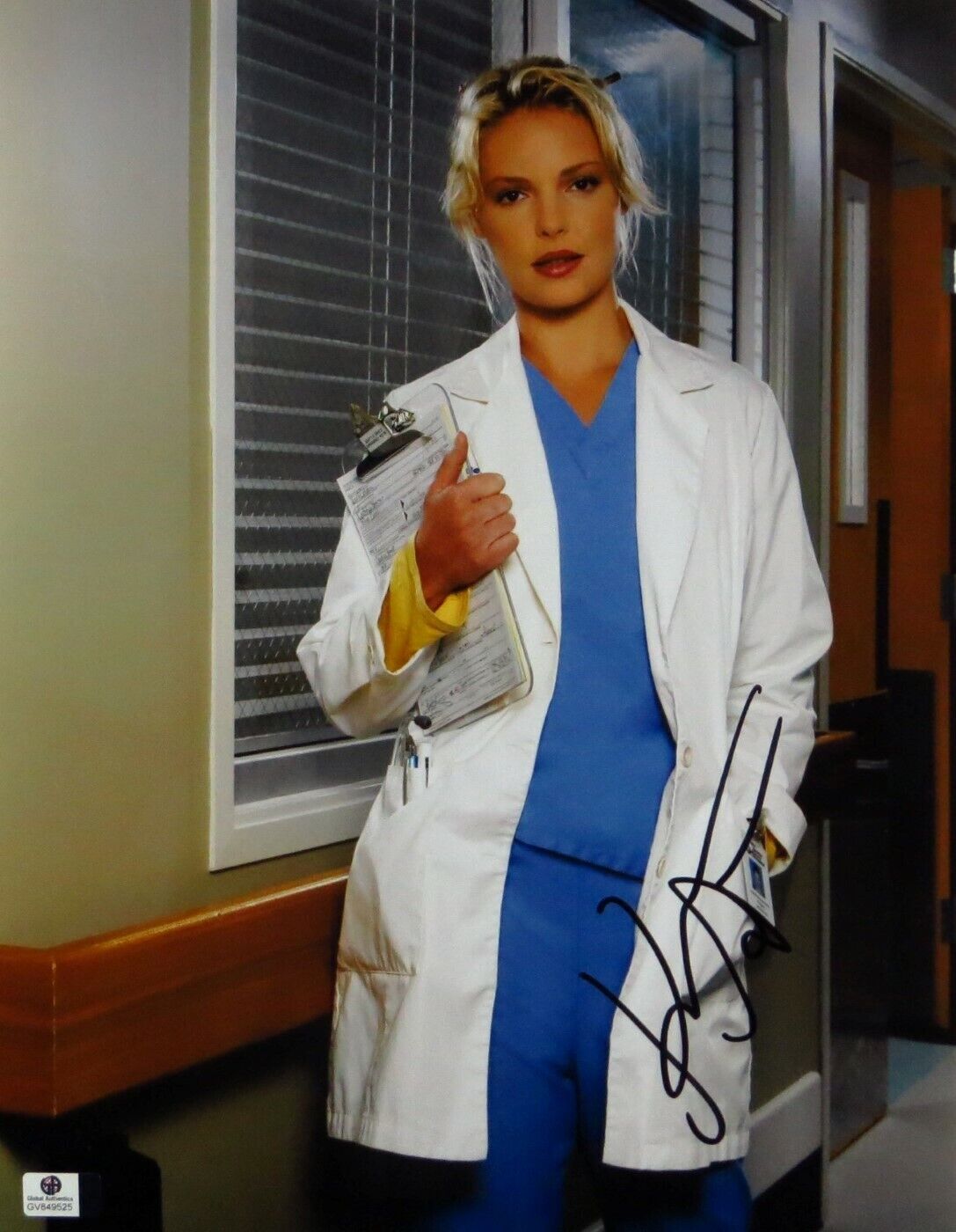 Katherine Heigl Signed Autographed 11X14 Photo Poster painting Grey's Anatomy in Scrubs GV849525