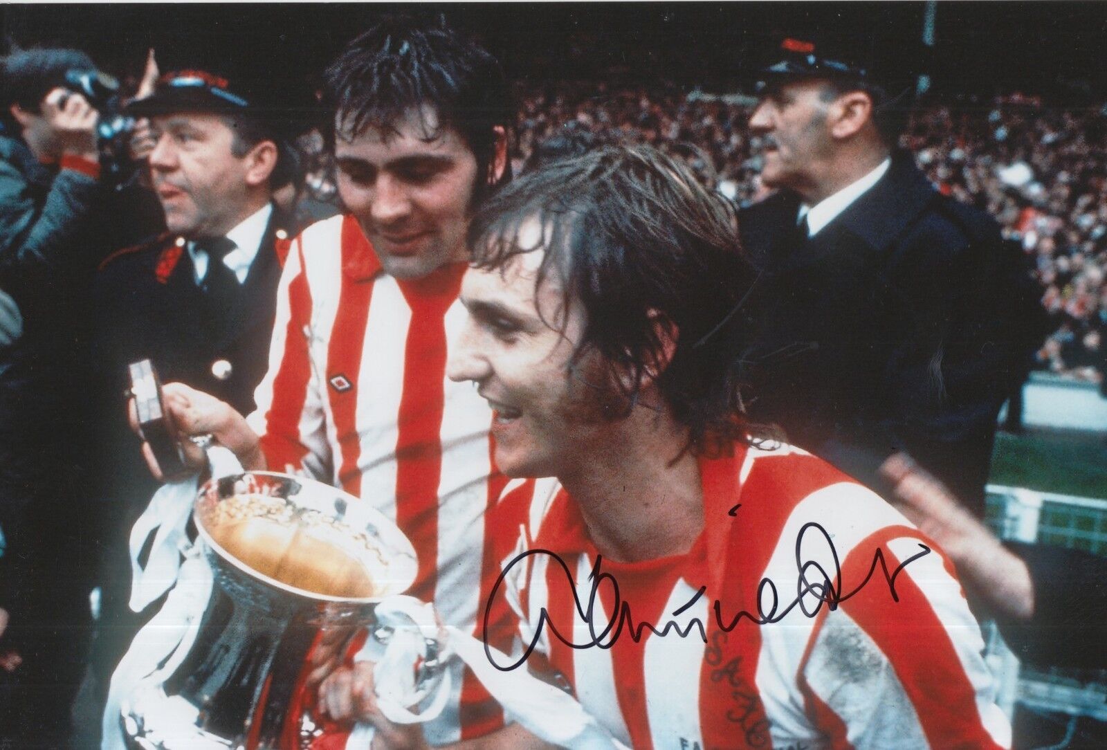 Dennis Tueart Hand Signed Sunderland 12x8 Photo Poster painting.