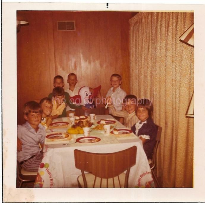 FOUND Photo Poster paintingGRAPH Color 50′s 60′s PARTY KIDS Original Snapshot 22 45 I