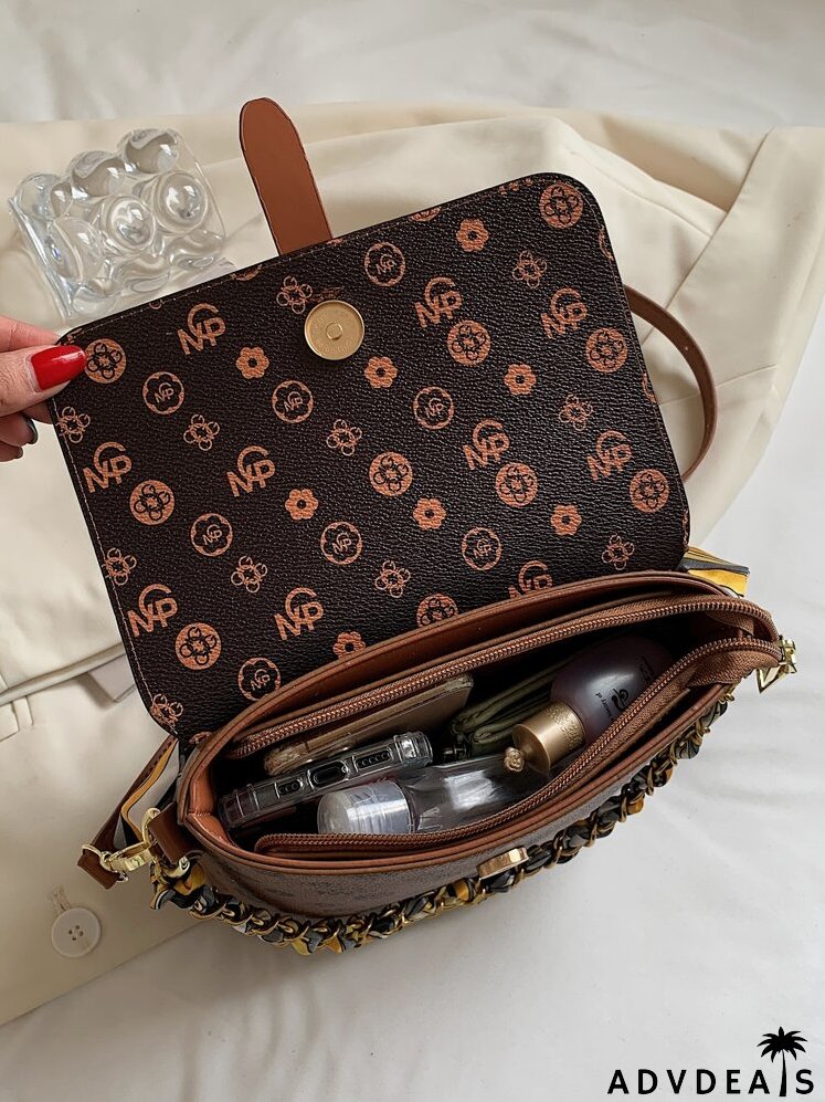 Letter Graphic Buckle & Chain Decor Square Bag