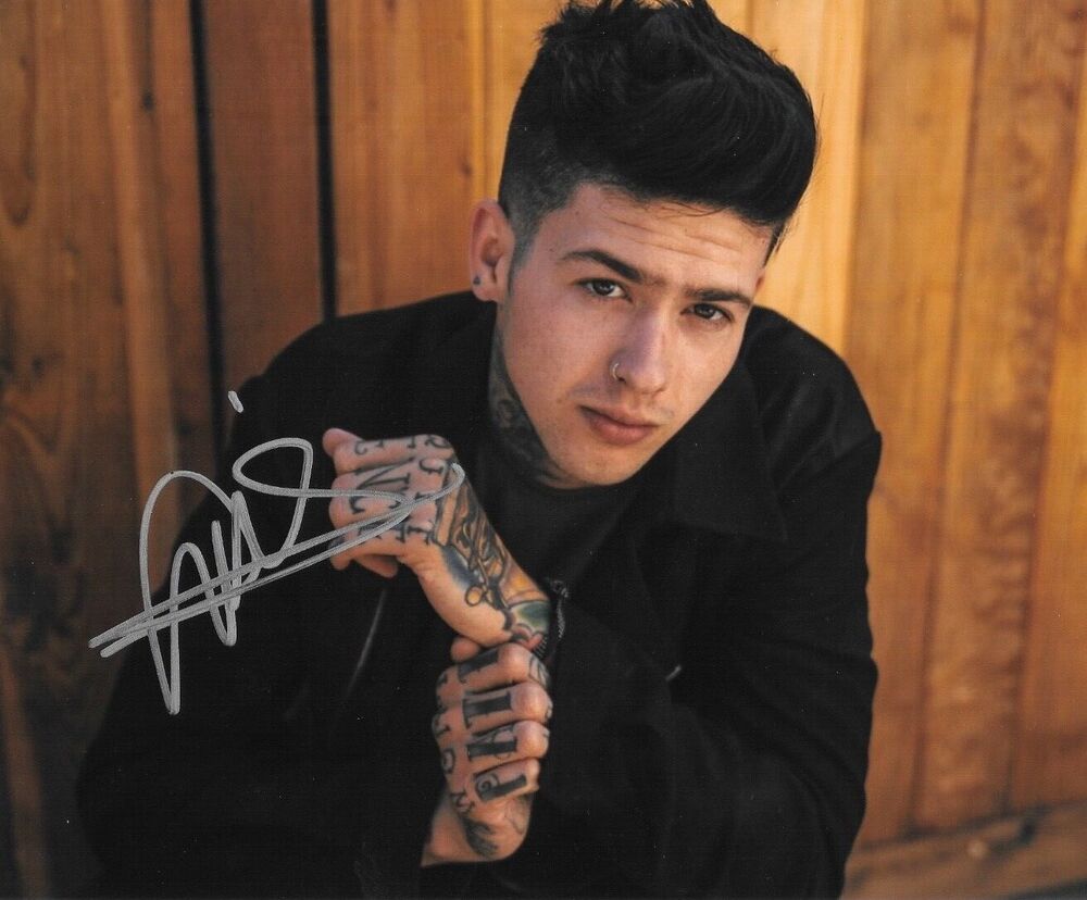 * TRAVIS MILLS * signed 8x10 Photo Poster painting * GIRLFRIENDS * T-MILLS * 6