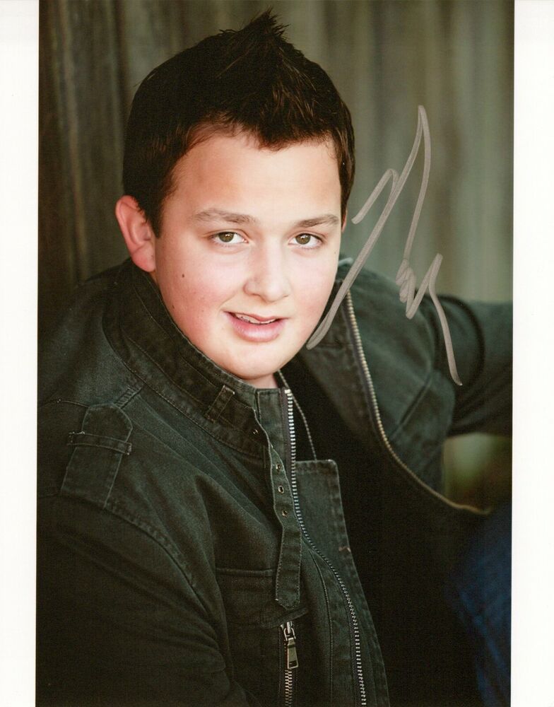 Noah Munck head shot autographed Photo Poster painting signed 8x10 #2