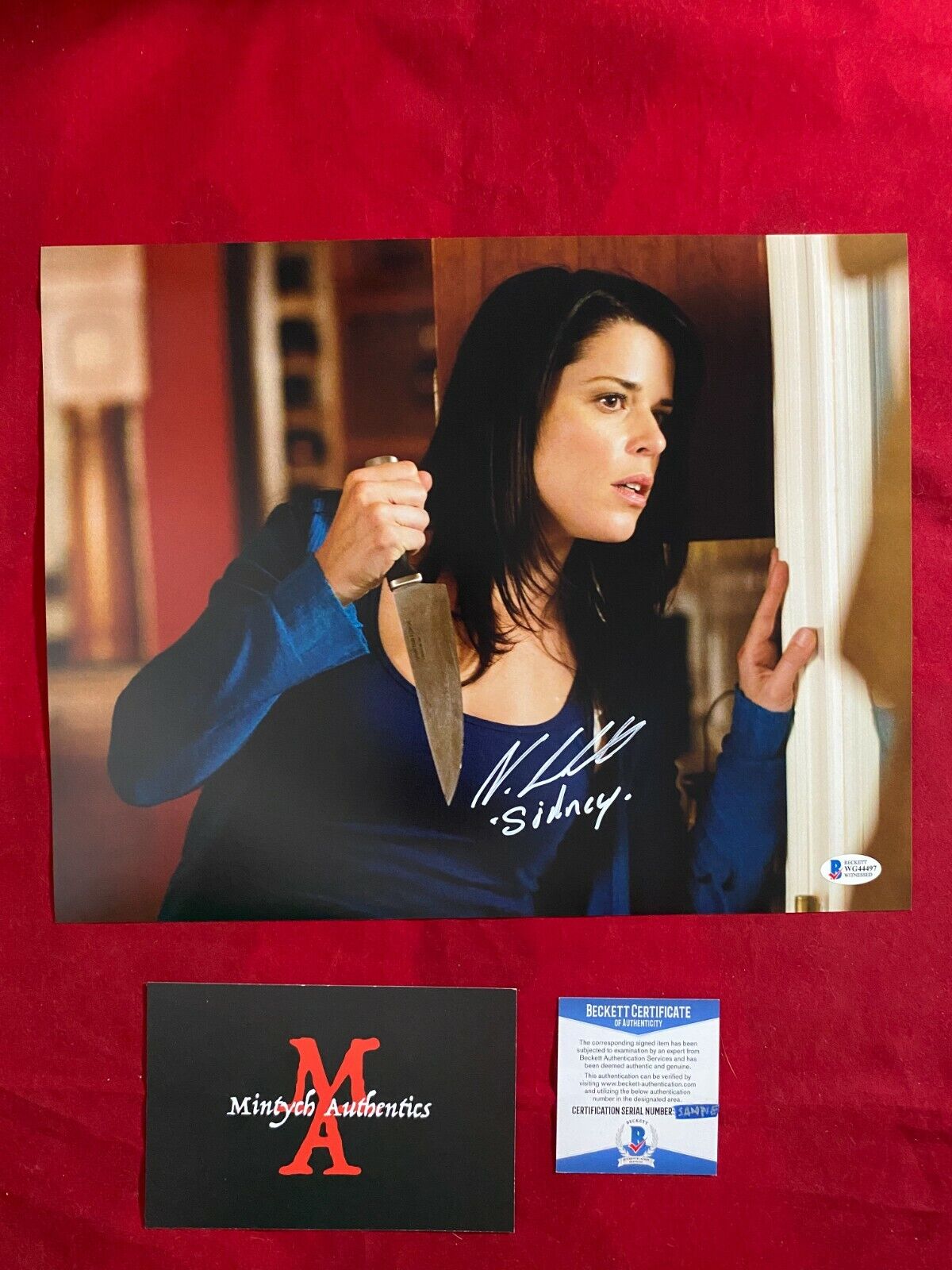 NEVE CAMPBELL AUTOGRAPHED SIGNED 11x14 Photo Poster painting! SCREAM! BECKETT COA! SIDNEY!