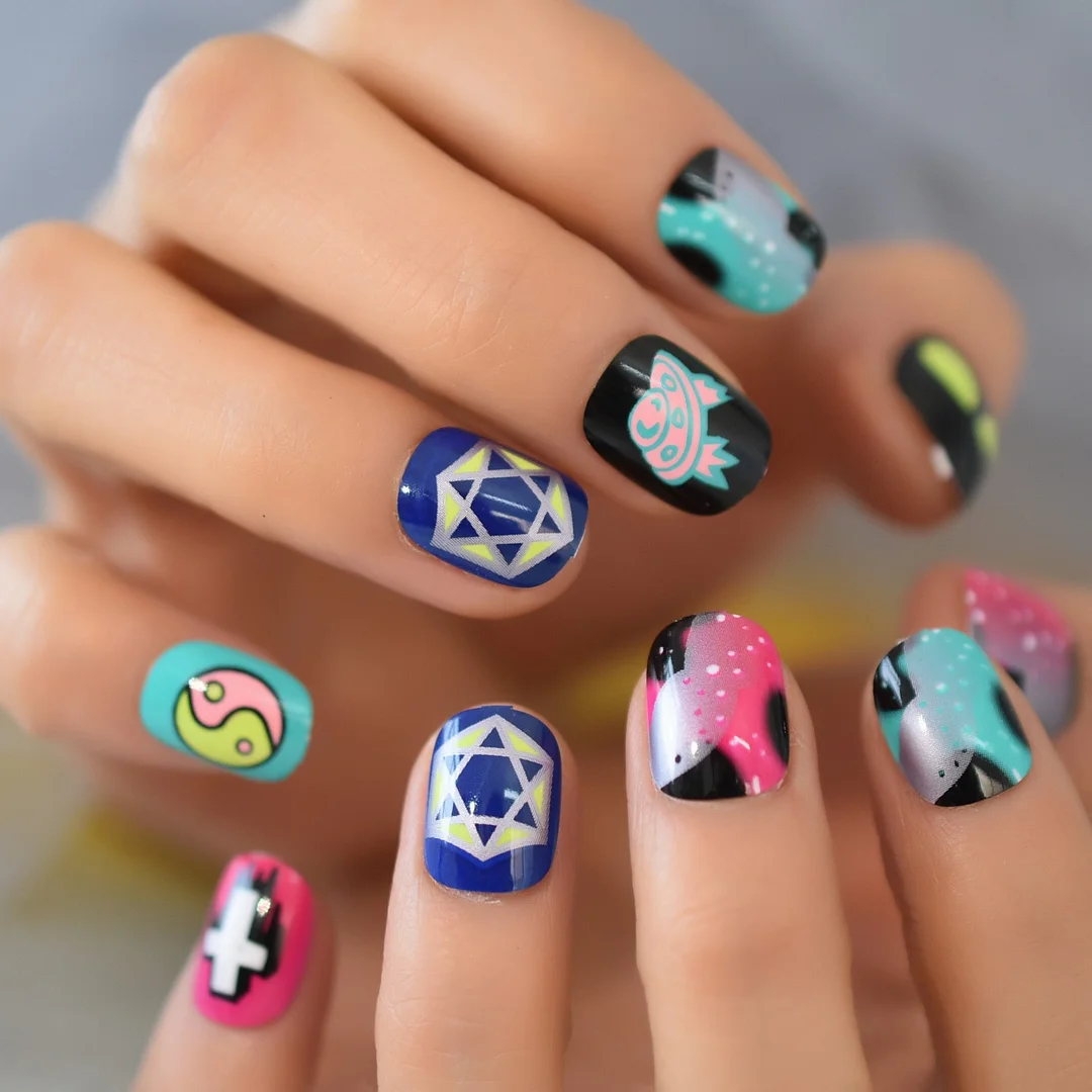 Short Fake Nails With Designs Skull Halloween Antic Artificial Nails Tips Nude Round Daily Creative Press Nail On Finger-Nail Inspo