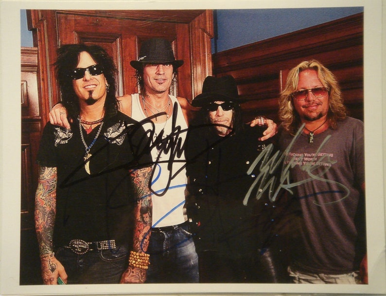 MOTLEY CRUE SIGNED Photo Poster painting X4 Nikki Sixx, Mick Mars, Vince Neil, Tommy Lee wcoa