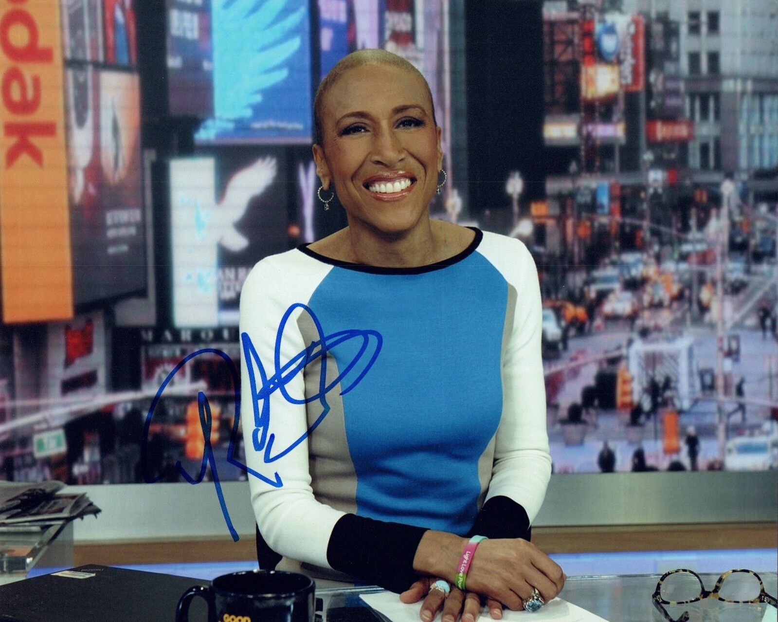 Robin Roberts Signed Autographed 8x10 Photo Poster painting Good Morning America COA VD