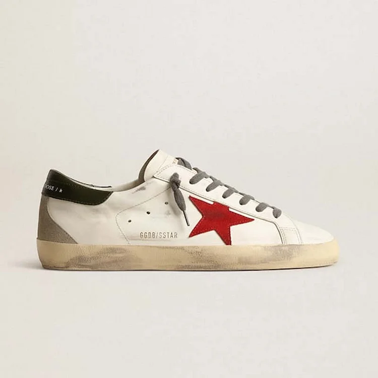 Golden Goose Super-Star Hombre con estrella de ante roja y refuerzo del talón de piel verde