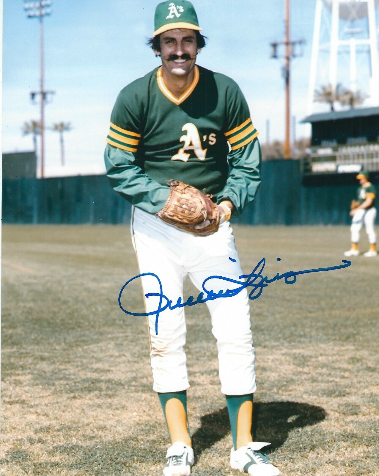 Autographed 8X10 Rollie Fingers Oakland A's Photo Poster painting - w/COA