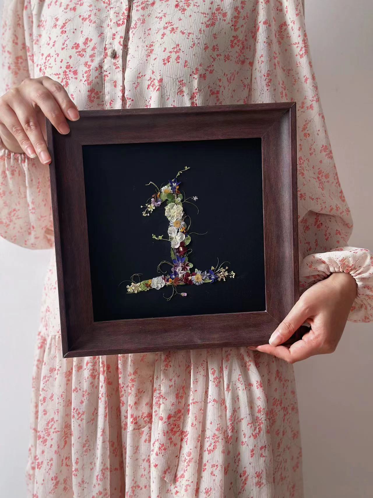 Number 1 |Resin Or Wooden Fame |Custom Pressed Flower Preservation | Wedding Flowers | Memorial Flower | Meadow Design | Home Decor