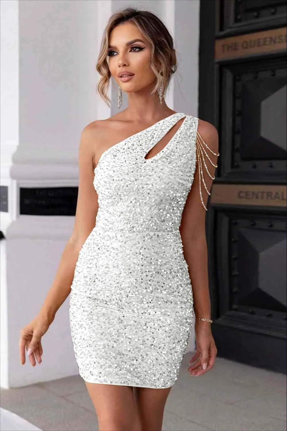Lussooy Beads Sequins Luxurious Short Mini Homecoming Dress  