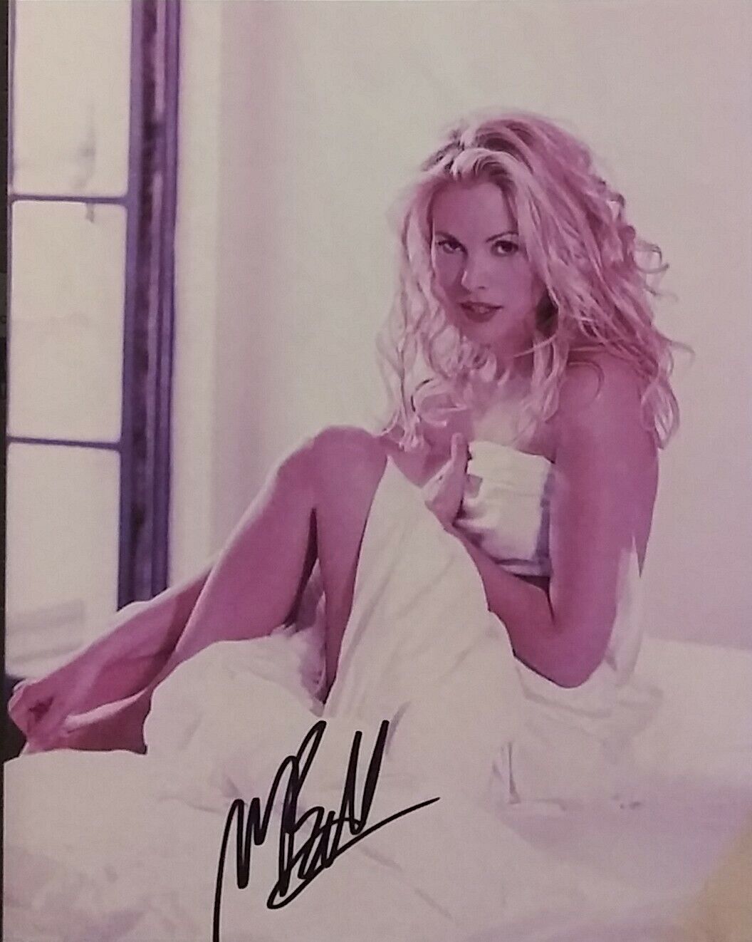 Maria Bello signed 8 x 10