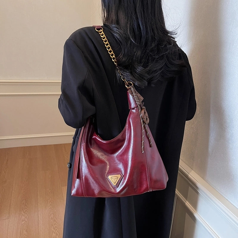 Women’s Medium Pu Leather Solid Color Classic Style Streetwear Square Zipper Underarm Bag