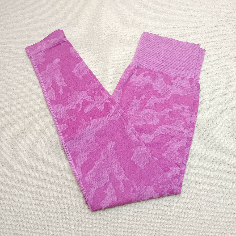 seamless camo leggings