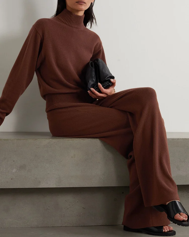Cashmere turtleneck sweater and pants two-piece set