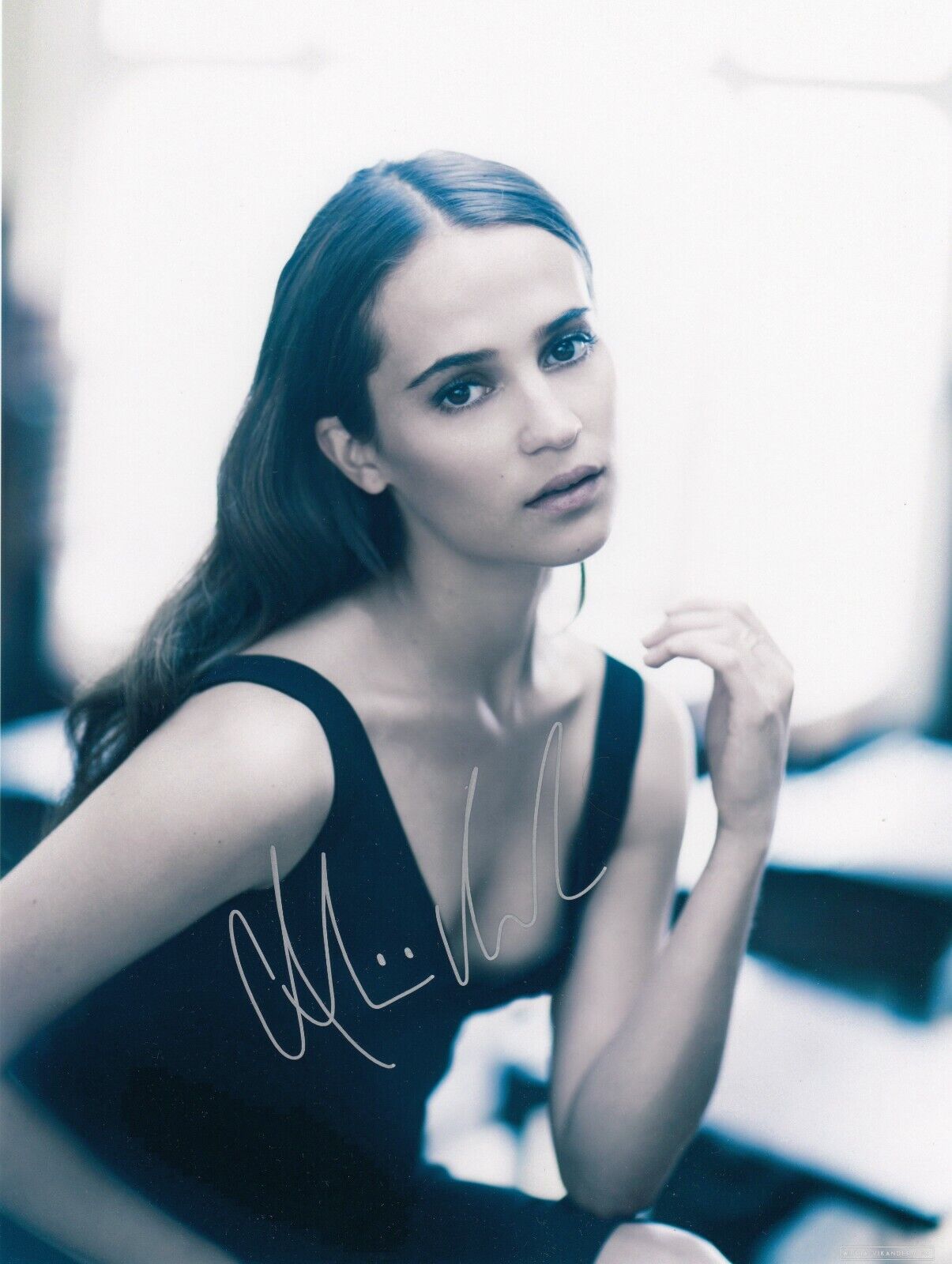 Alicia Vikander Signed Auto 8 x 10 Photo Poster paintinggraph