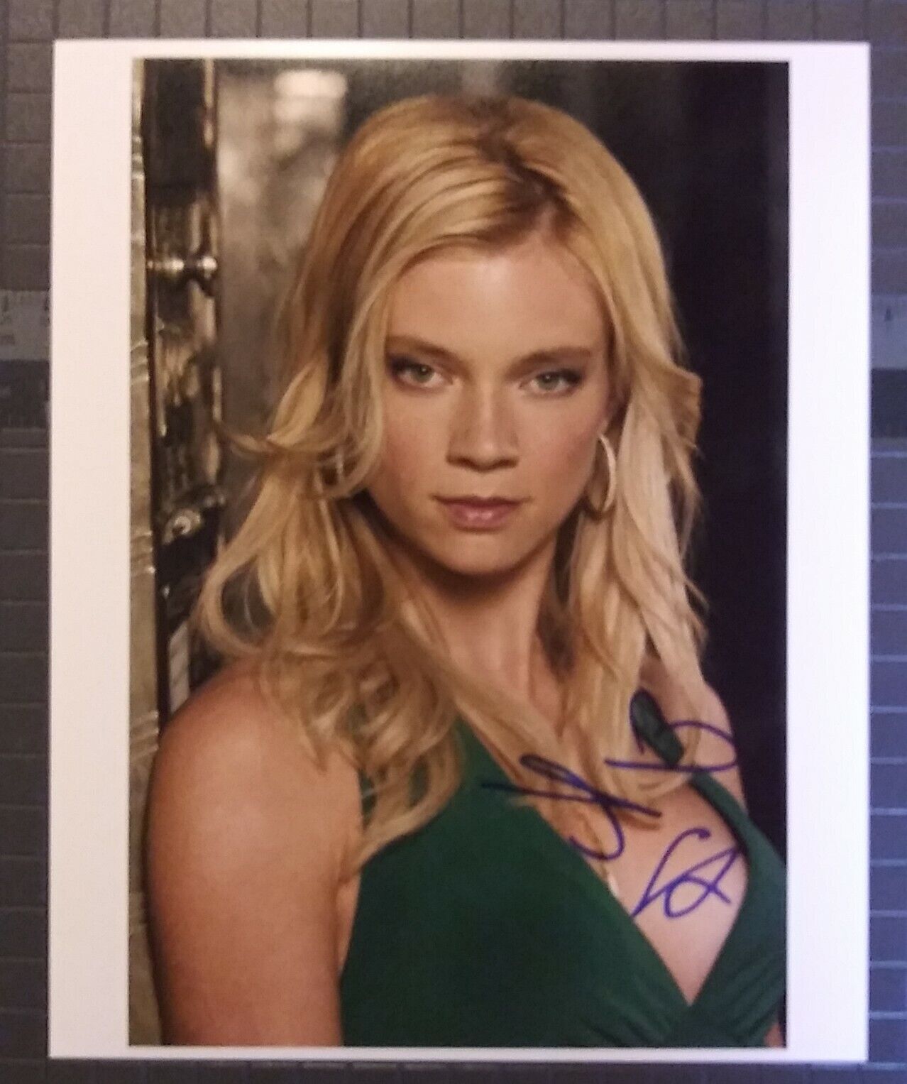 Amy Smart signed 8x10